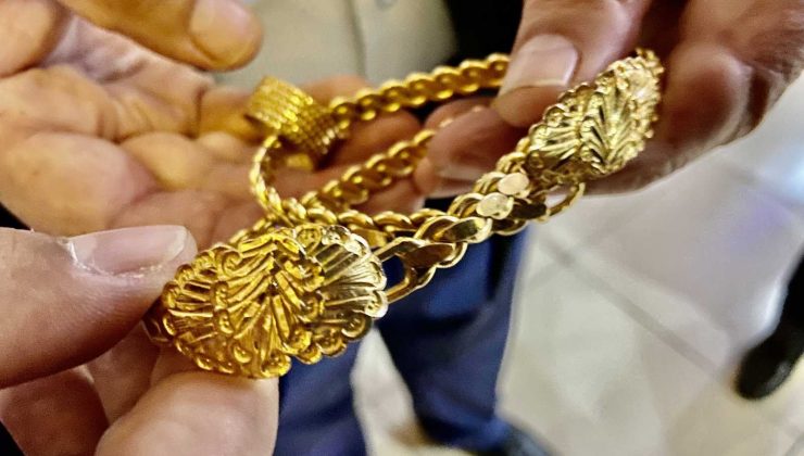 Bulduğu  altınları sahibine teslim etti
