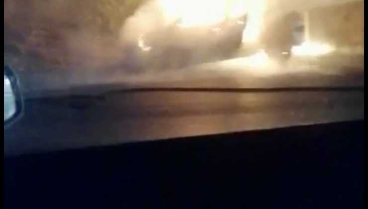 Bursa’da seyir halindeki otomobil alev alev yandı