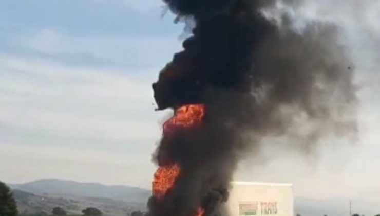 Bursa’da seyir halindeki tır alev alev yandı