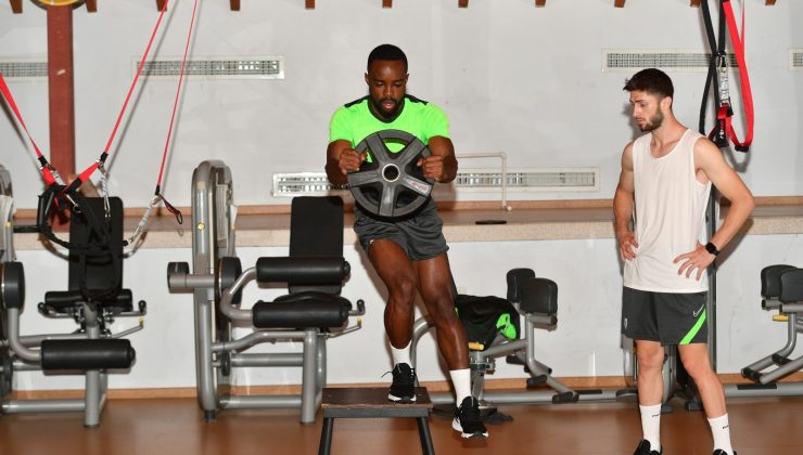 Bursaspor günün ilk antrenmanında kuvvet çalıştı