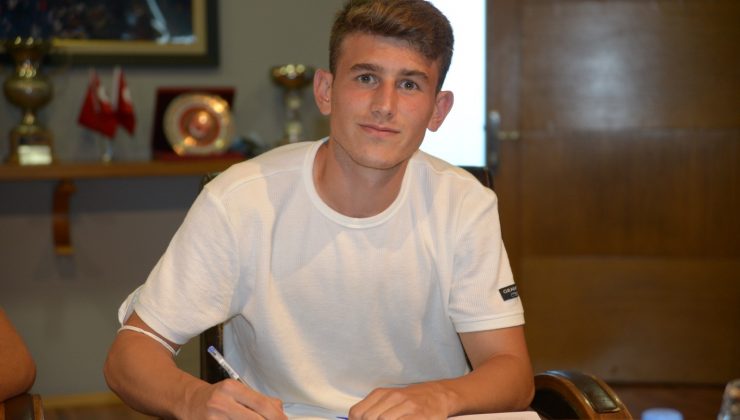 Bursaspor Kulübü, 4 altyapı futbolcusuna profesyonel imza attırdı