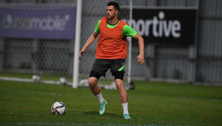 Bursaspor Kulübü kadro dışı kalan Hasan Ayaroğlu ve Aykut Akgün’ü affetti