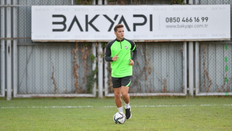 Bursaspor’un milli futbolcuları geri döndü