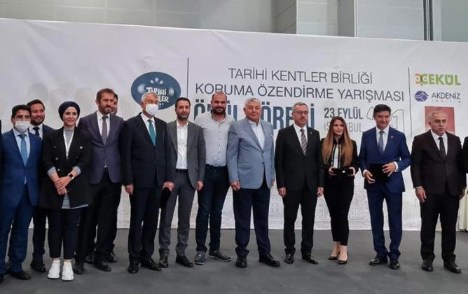 Büyükşehir belediyesi Surlardaki diriliş ödülünü aldı