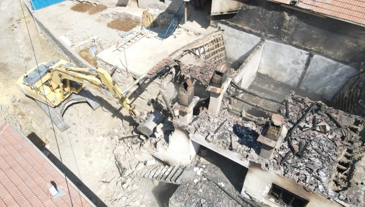 Cabbar, Zümrüt annenin yaralarını sarmak için kolları sıvadı