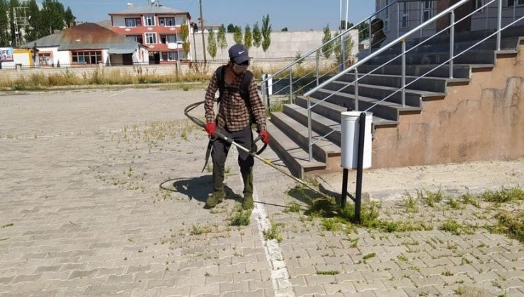 Çaldıran Belediyesi okul bahçelerinde temizlik ve peyzaj çalışmalarına başladı