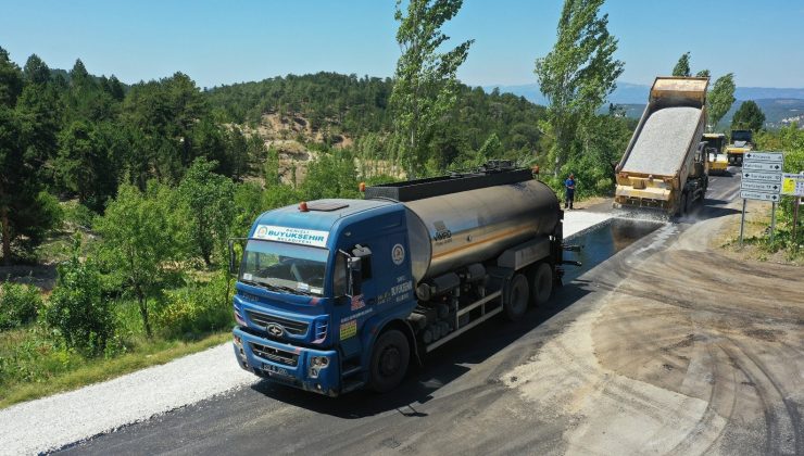 Çameli’de 10 mahalleye 30 kilometre asfalt