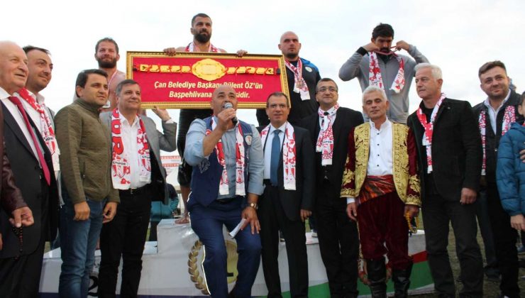 Çan Belediyesi yağlı pehlivan güreşlerini Fatih Atlı kazandı