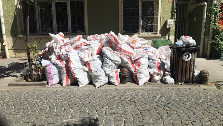 Çarşının göbeğindeki molozlar ortada kaldı