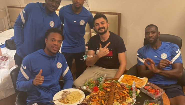Çaykur Rizespor oyuncularının kebap ziyafeti