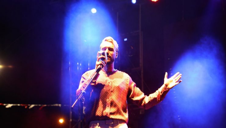 Cem Adrian konserine büyük ilgi