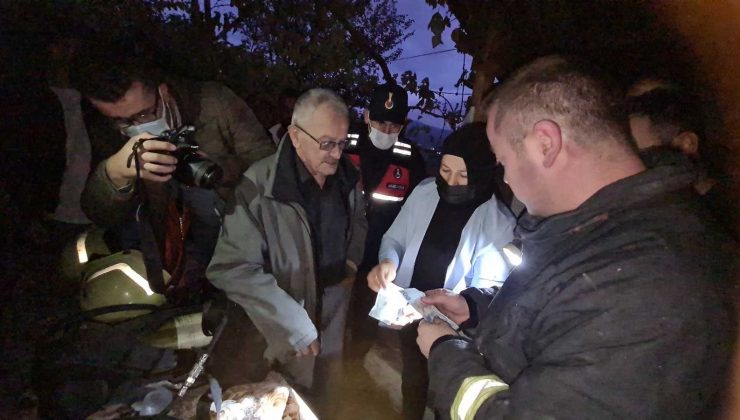 Çıkan yangında itfaiye ekiplerinden paralarını bulmalarını istedi