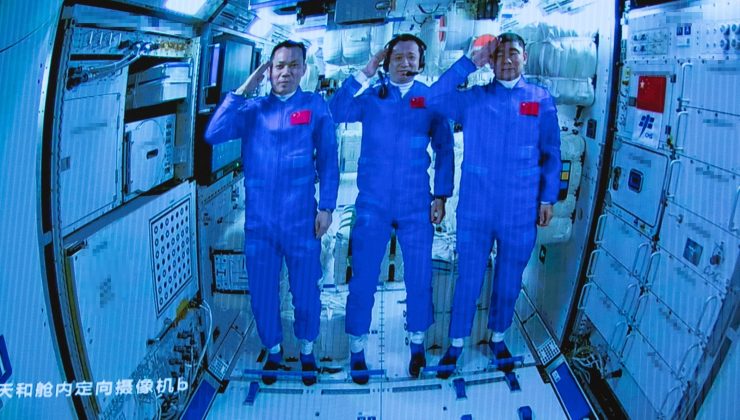 Çinli astronotlar 90 gün sonra uzay istasyonundan ayrıldı