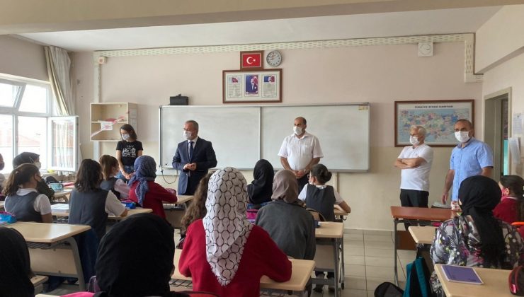 Çorlu İlçe Milli Eğitim Müdürü Erdoğan okullarda alınan tedbirleri inceledi