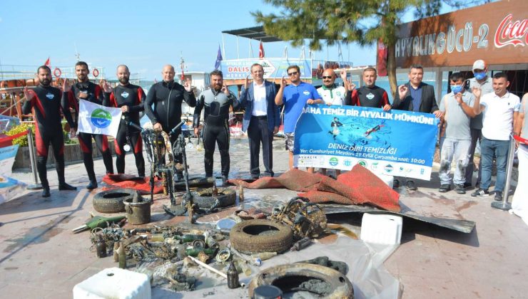 Deniz kirliliğini sahilde sergilediler