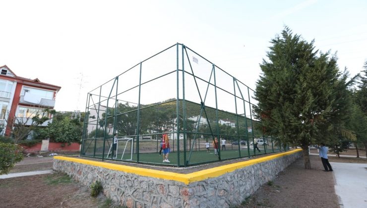 Derince’ye yeni çim saha