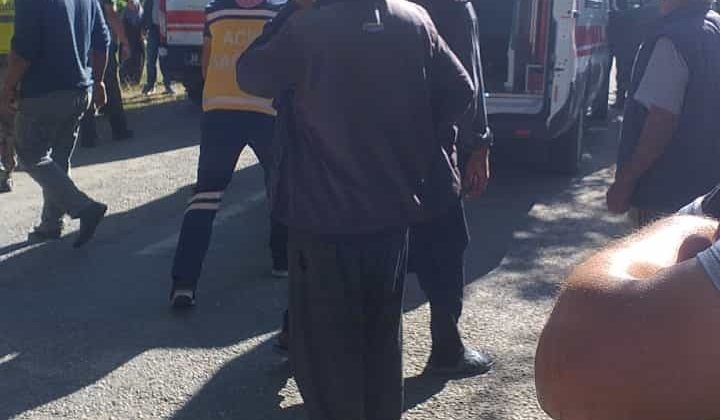 Develi’de minibüs yoldan çıktı