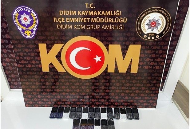 Didim’de 20 adet kaçak telefon ele geçirildi
