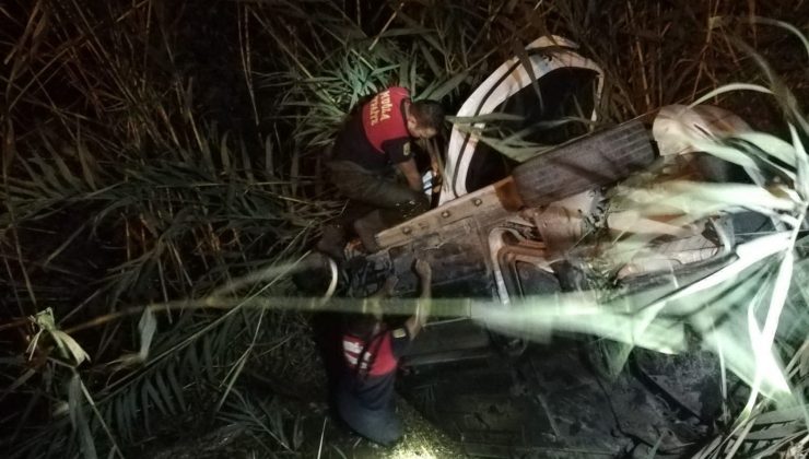 Direksiyon hakimiyetini kaybetti, sulama kanalına uçtu