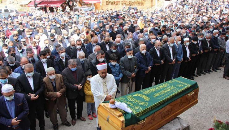 Doğuma günler kala vefat eden Emel öğretmen ve bebeği defnedildi