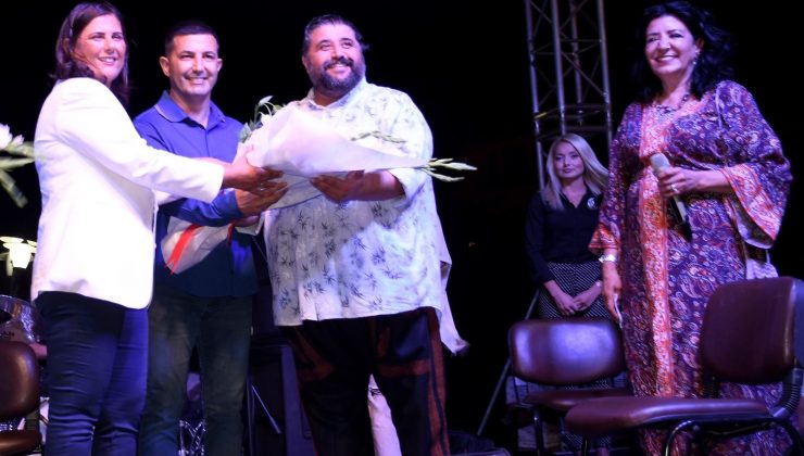 Dünya barış günü Kuşadası’nda çoskuyla kutlandı