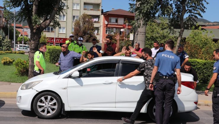 Dur ihtarına uymayarak kaçan otomobilden 6 kaçak göçmen çıktı