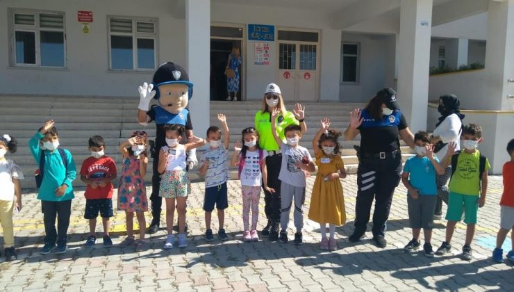 Edremit’te 100 öğrenciye trafik eğitimi verildi