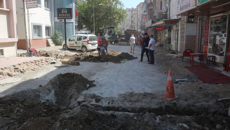 Edremit’te yol tamiratları devam ediyor