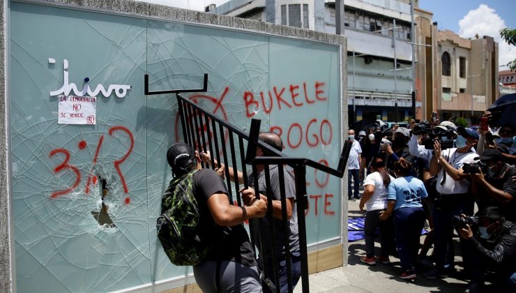 El Salvador’da hükümet karşıtı protestocular sokaklara döküldü