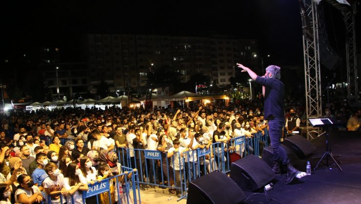 Elazığlılar Salçalı Köfte Festivalinde Zafer Döner’le coştu