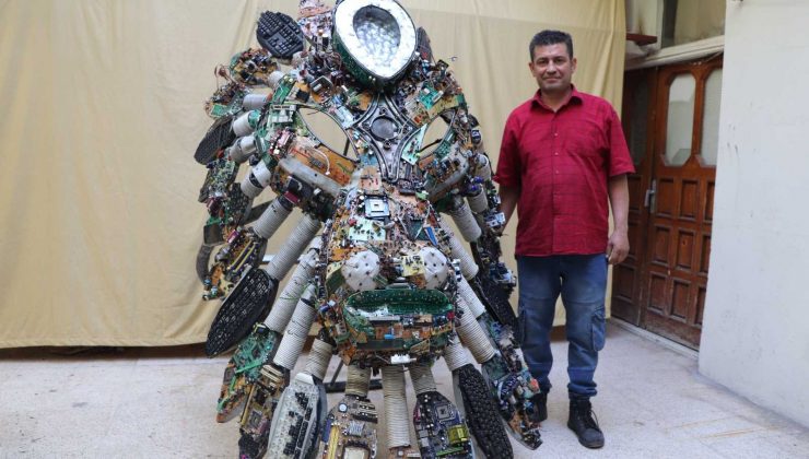 Elektronik atıklardan aslan figürlü devasa yüzük