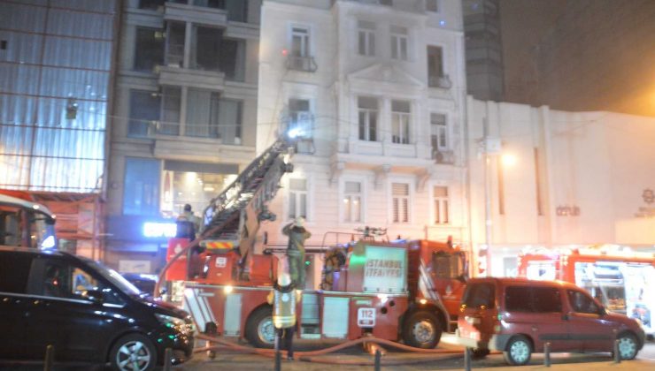 Emre Kınay’ın Oyunculuk Atölyesinin bulunduğu binada çıkan yangın korkuttu