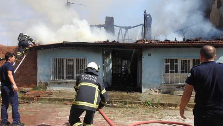 Engelli vatandaşın evi yangında küle döndü