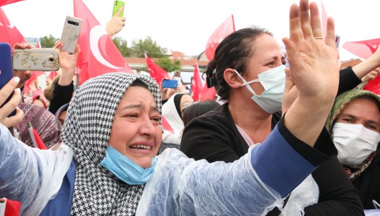 Erdoğan’ı gören vatandaş gözyaşları