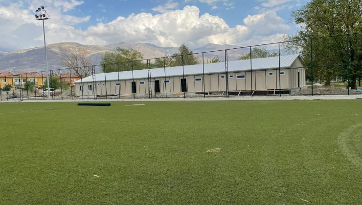 Erzincan’da 6 yıl önce yanan spor sahası yeniden hayat buluyor