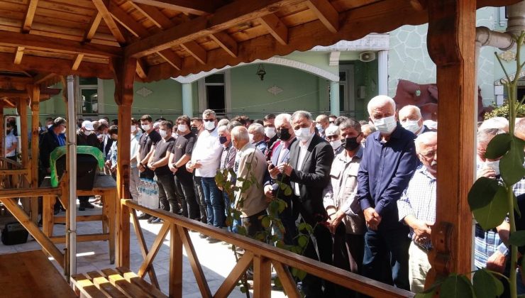 Eski belediye başkanı son yolculuğuna uğurlandı