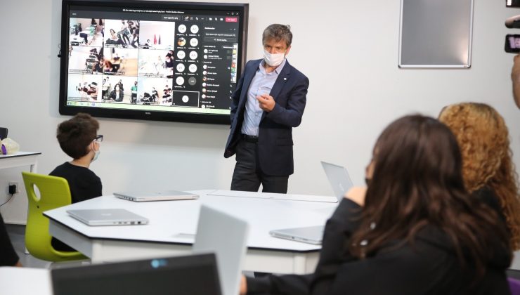 Fen ve Teknoloji Lisesi açılış dersini, Prof. Dr. İbrahim Akduman verdi