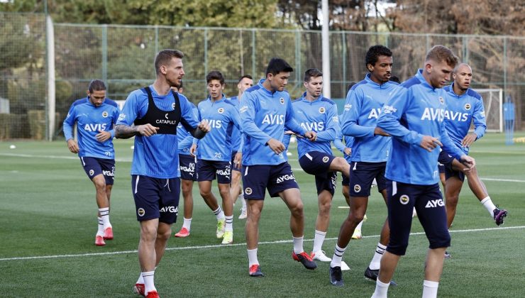 Fenerbahçe kampa girdi