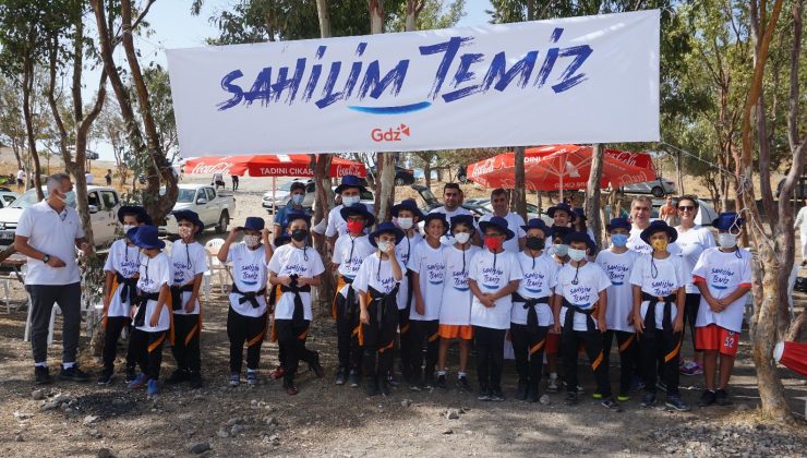 Foça’da “Sahilim Temiz” projesi ile İngiliz Burnu temizlendi