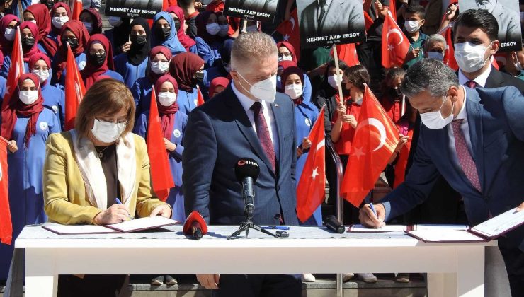 Gaziantep’te 35 bin öğrenci ’Akif’ filmini izleyecek