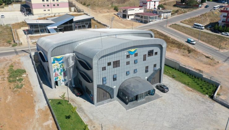 Gebze Cumhuriyet Yüzme Havuzu sporcuları bekliyor