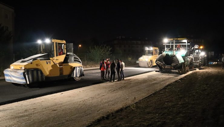 Gece gündüz asfalt çalışması sürüyor