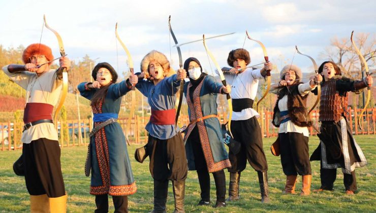 Geleneksel Türk Okçuluğu gösterisi nefes kesti