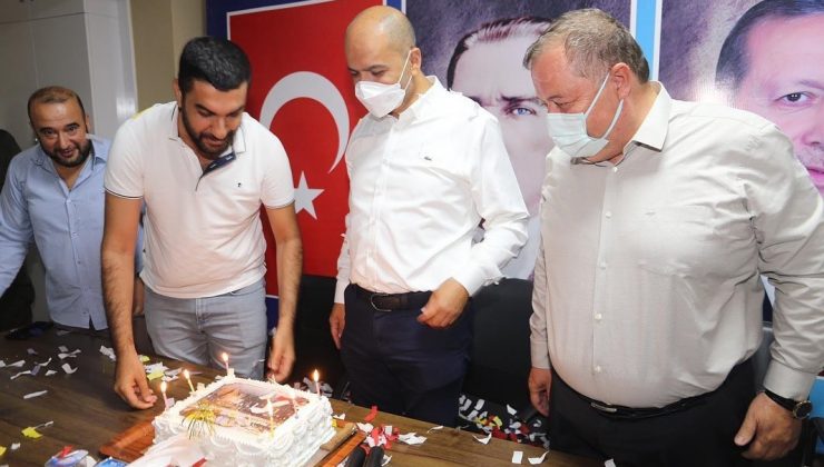 Gençlik Kolları Başkanı Kara’ya doğum günü sürprizi
