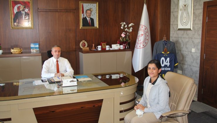 Göçük arama ve kurtarma robotu üreten öğrenci Müdür Kökrek’i ziyaret etti