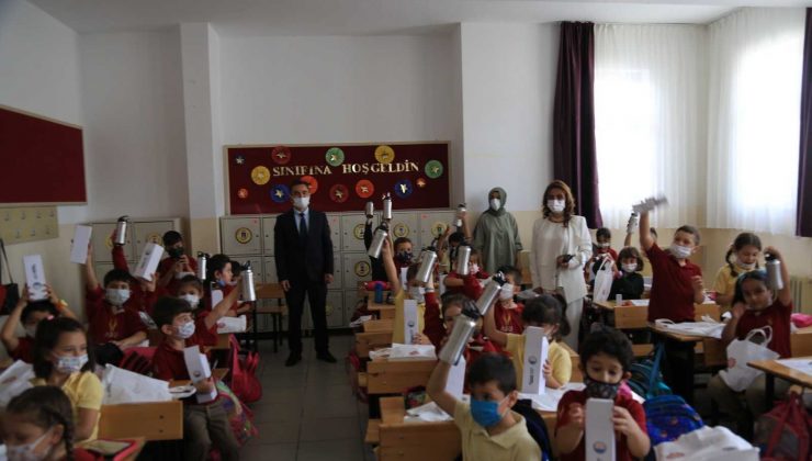 Gölbaşı Belediye Başkanı Şimşek’ten Gölbaşılı çocuklara hediye