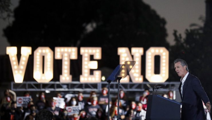 Görevden alınması için referandum yapılan Kaliforniya Valisi Newsom göreve devam edecek