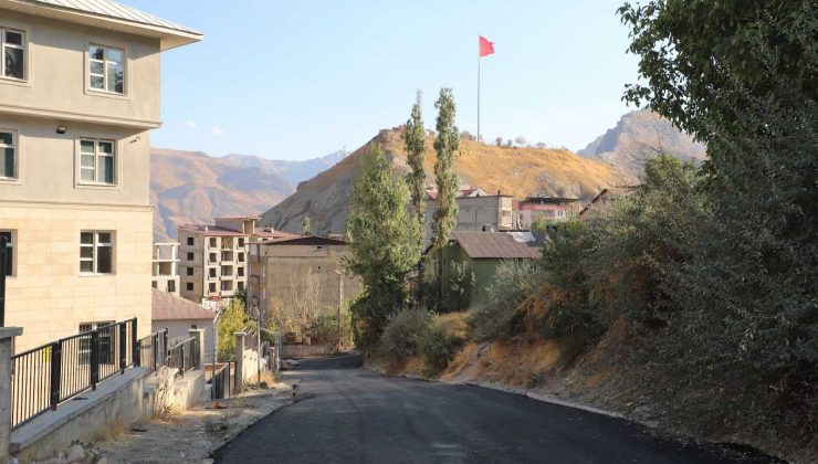 Hakkari Belediyesinden yol asfaltlama çalışması