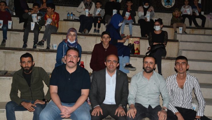 Hakkari Belediyesinin açık hava sineması kentte renk kattı