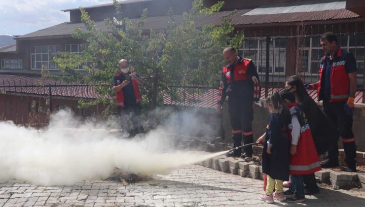 Hakkari’de minikler için yangın ve deprem tatbikatı